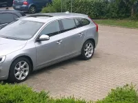 Gebraucht Volvo V60 Momentum 215 PS (158 kW) 2015 Silber Kombi