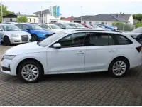 Używany Skoda Octavia Selection 150 KM (110 kW) 2025 Biały Kombi