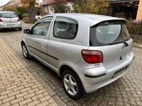 Gebraucht Toyota Yaris Sol 68 PS (50 kW) 2000 Silber Limousine