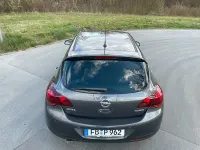 Usado Opel Astra Design Edition 140 HP (102 kW) 2011 Cinzento Sedan