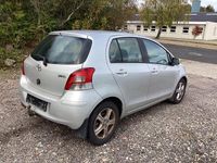 Gebraucht Toyota Yaris 90 PS (66 kW) 2010 Silber Kleinwagen