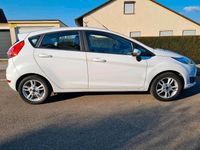 Gebraucht Ford Fiesta Celebration 100 PS (73 kW) 2017 Weiß Kleinwagen