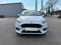 Gebraucht Ford Fiesta 101 PS (74 kW) 2018 Weiß Kleinwagen