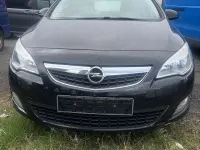 Używany Opel Astra Selection 87 KM (63 kW) 2012 Sedan/Limuzyna