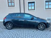 Gebraucht Opel Astra 140 PS (102 kW) 2012 Schwarz Kleinwagen