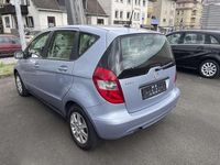 Gebraucht Mercedes A180 Elegance 116 PS (85 kW) 2011 Blau Limousine