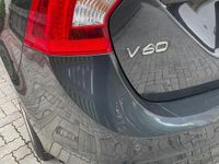 Gebraucht Volvo V60 190 PS (139 kW) 2017 Grau Kombi