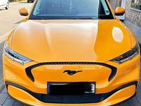 Gebraucht Ford Mustang Mach-E Premium 216 kW (294 PS) 2023 Gelb SUV