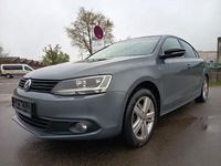 Gebraucht VW Jetta Match 105 PS (77 kW) 2012 Grau Limousine