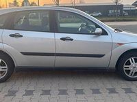 Używany Ford Focus Ambiente 75 KM (55 kW) 2001 Srebrny Sedan/Limuzyna