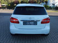 Gebraucht Mercedes B180 109 PS (80 kW) 2014 Weiß Van / Kleinbus