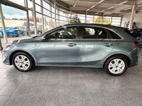 Neu Kia Ceed 140 PS (102 kW) 2025 Yucca steel gray Kleinwagen