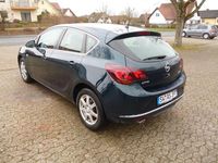 Gebraucht Opel Astra Edition 140 PS (102 kW) 2015 Grün Limousine