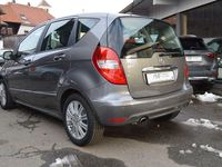 Gebraucht Mercedes A180 116 PS (85 kW) 2012 Grau Limousine