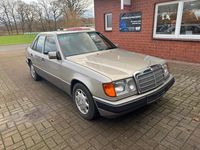 Gebraucht Mercedes E300 113 PS (83 kW) 1993 Grau Limousine