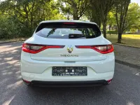 Gebraucht Renault Mégane Intens 101 PS (74 kW) 2018 Weiß Limousine