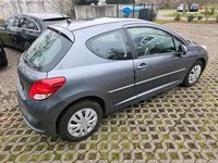 Gebraucht Peugeot 207 95 PS (69 kW) 2011 Grau Kleinwagen