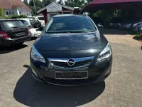 Gebraucht Opel Astra 140 PS (102 kW) 2012 Schwarz Limousine