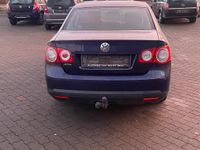 Gebraucht VW Jetta 102 PS (75 kW) 2006 Blau Limousine