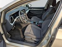 Gebraucht VW Golf VIII Move 116 PS (85 kW) 2023 Ivory silver metallic Limousine