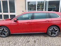 Second-hand VW Passat R-line 272 CP (200 kW) 2025 Roșu Berlinǎ