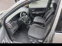 Gebraucht Kia Carens 113 PS (83 kW) 2006 Silber Van / Kleinbus