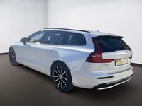Gebraucht Volvo V60 Plus 455 PS (334 kW) 2024 Weiss crystal white pearl / Kombi