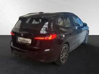 Gebraucht BMW 220 Active Tourer M Sport 163 PS (119 kW) 2025 Saphirschwarz Van / Kleinbus