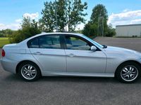Gebraucht BMW 318 129 PS (94 kW) 2007 Silber Limousine