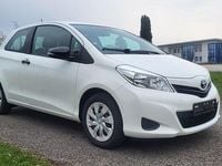Gebraucht Toyota Yaris 69 PS (50 kW) 2013 Weiß Kleinwagen