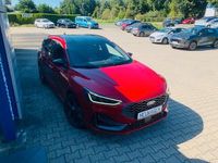 Neu Ford Focus ST 280 PS (205 kW) 2025 Rot Limousine