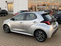 Neu Toyota Yaris Hybrid 116 PS (85 kW) 2025 Silber metallic Kleinwagen