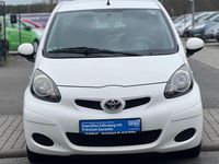 Gebraucht Toyota Aygo 68 PS (50 kW) 2011 Weiß Kleinwagen
