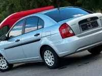 Gebraucht Hyundai Accent 97 PS (71 kW) 2009 Silber Limousine
