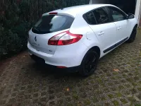 Gebraucht Renault Mégane III 106 PS (77 kW) 2011 Weiß Limousine