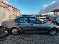 Gebraucht BMW 318 143 PS (105 kW) 2003 Silbergrau metallic Limousine