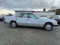 Gebraucht Mercedes 200 75 PS (55 kW) 1992 Blau Limousine