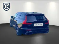 Gebraucht Volvo V60 R-Design 250 PS (183 kW) 2020 Onyx black / metallic Kombi