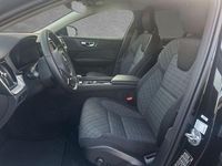 Gebraucht Volvo V60 Core 197 PS (144 kW) 2025 Onyx schwarz Kombi