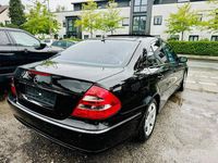 Gebraucht Mercedes E220 Avantgarde 150 PS (110 kW) 2002 Schwarz Limousine