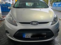 Gebraucht Ford Fiesta 78 PS (57 kW) 2011 Silber Kleinwagen