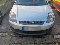Gebraucht Ford Fiesta 60 PS (44 kW) 2005 Silber Kleinwagen