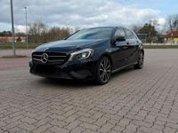 Gebraucht Mercedes A180 122 PS (89 kW) 2015 Schwarz Limousine