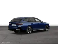 Gebraucht BMW 550e 489 PS (359 kW) 2025 Blau Kombi