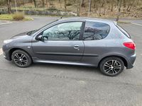 Gebraucht Peugeot 206+ 60 PS (44 kW) 2010 Grau Kleinwagen