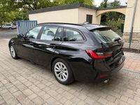 Gebraucht BMW 320e Advantage 163 PS (119 kW) 2021 Schwarz Kombi