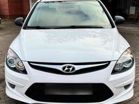 Gebraucht Hyundai i30 109 PS (80 kW) 2011 Weiß Kleinwagen