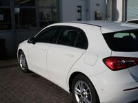Gebraucht Mercedes A180 136 PS (100 kW) 2019 Weiß Limousine
