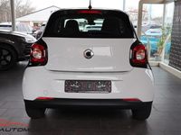 Second-hand Smart ForFour 90 CP (66 kW) 2019 Alb Hatchback