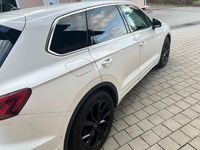 Gebraucht VW Touareg 231 PS (169 kW) 2024 Schwarz SUV